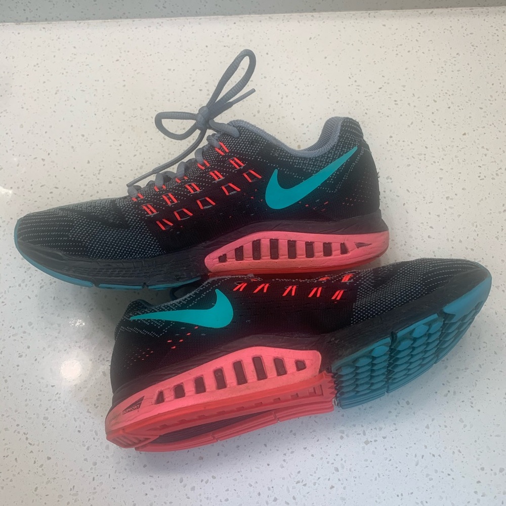 Women’s Nike Zoom structure 18 - 8.5